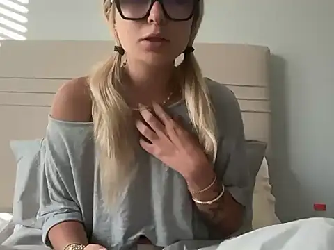 kelseyblu online show from 17, 4, 2026