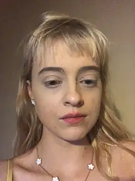 KiwiDreamy1 online show from 5, 2, 2026