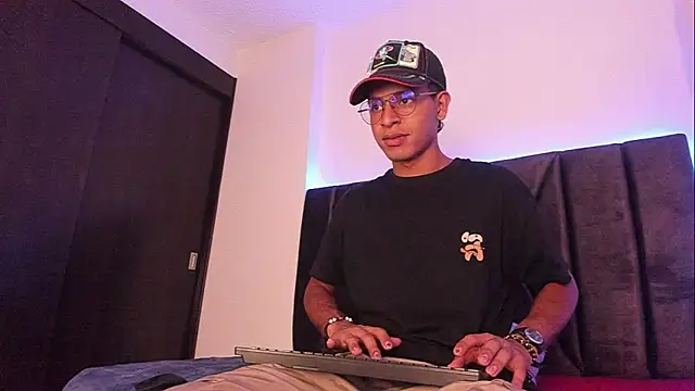 StellayDrake online show from 7, 2, 2026