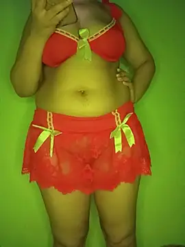 Snapshot of kamilia_sexyy chatting on 17, 6, 2026 kamilia sexyy online show from 17, 6, 2026