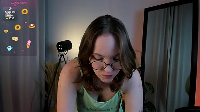 Crystal lovley online show from 31, 3, 2026