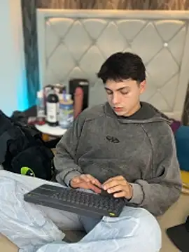 Samu Hott online show from 8, 4, 2026