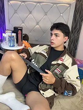 Samu Hott online show from 10, 4, 2026