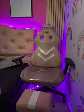 Snapshot of Karolaiin_LS chatting on 8, 2, 2026 Karolaiin LS online show from 8, 2, 2026