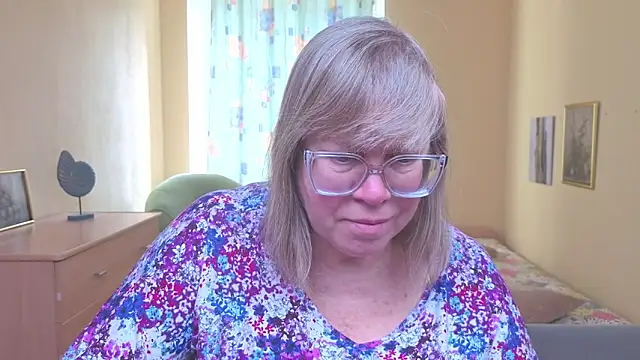 Emma Eclipsee online show from 6, 2, 2026