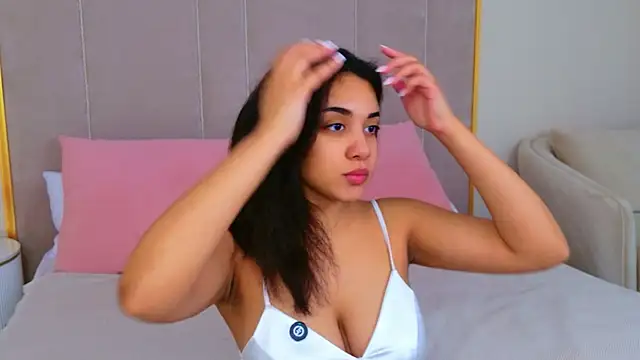 Snapshot of Luna_Cortier chatting on 17, 5, 2026 Luna Cortier online show from 17, 5, 2026