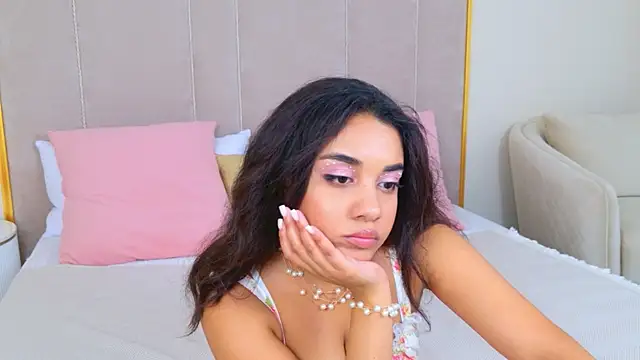 Snapshot of Luna_Cortier chatting on 15, 5, 2026 Luna Cortier online show from 15, 5, 2026