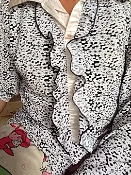 lena-cute online show from 10, 6, 2026