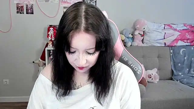 MollysLand online show from 13, 4, 2026