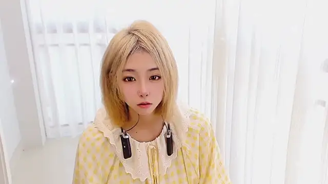 hotgirl0111 online show from 18, 4, 2026