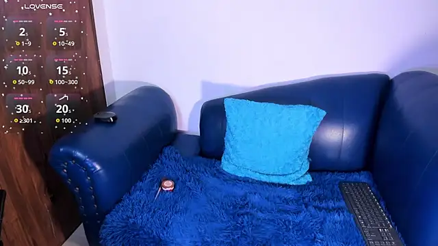 Lya dubois  online show from 13, 2, 2026