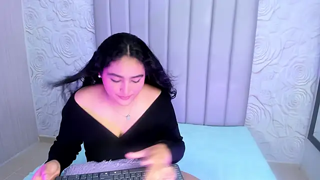 Lya dubois  online show from 24, 2, 2026