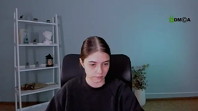 molly hollow online show from 11, 2, 2026