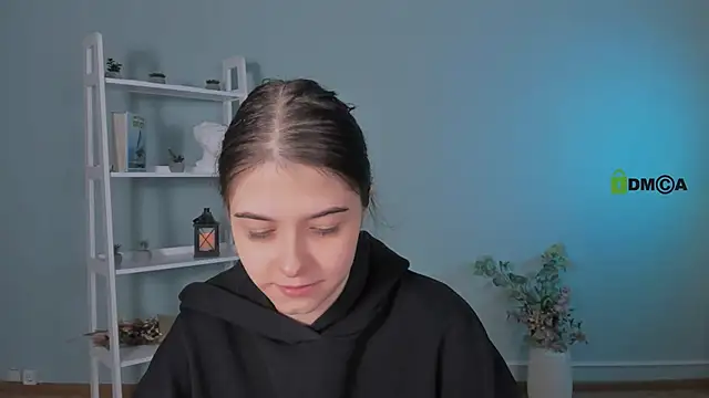 molly hollow online show from 5, 2, 2026