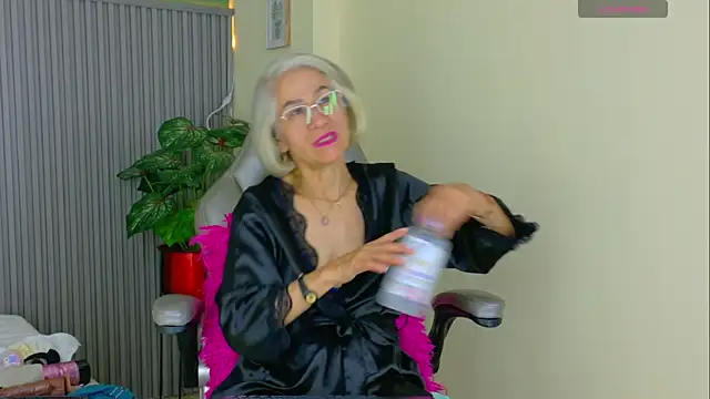 Snapshot of miss_monserrate01 chatting on 22, 6, 2026 miss monserrate01 online show from 22, 6, 2026