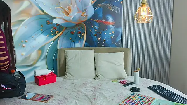 Snapshot of rouxinferno_cr chatting on 6, 4, 2026 rouxinferno cr online show from 6, 4, 2026