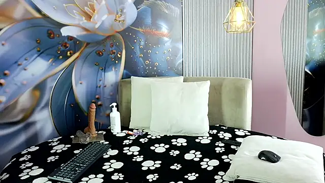 Snapshot of rouxinferno_cr chatting on 2, 4, 2026 rouxinferno cr online show from 2, 4, 2026