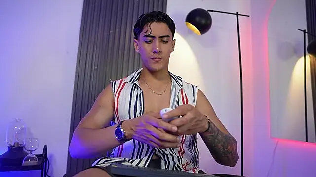 TaylerCross  online show from 8, 2, 2026