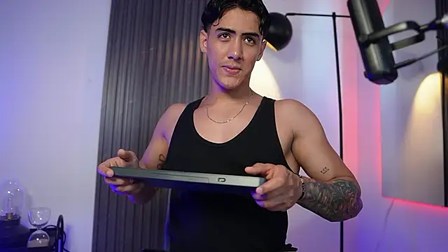 TaylerCross  online show from 7, 2, 2026