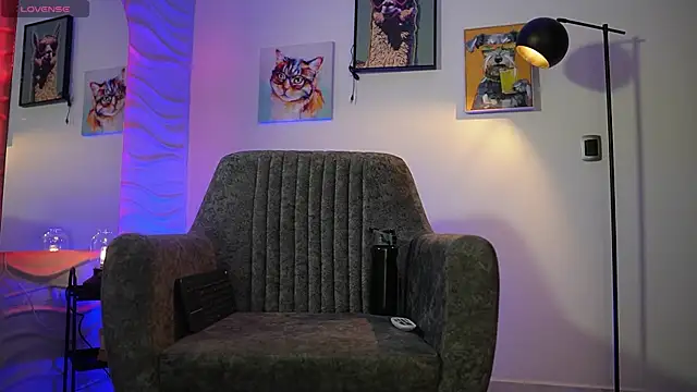 TaylerCross  online show from 10, 3, 2026