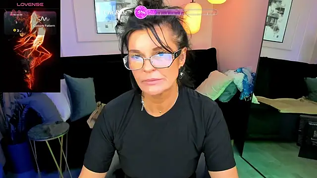 Snapshot of RikaCoutts chatting on 7, 7, 2026 RikaCoutts online show from 7, 7, 2026