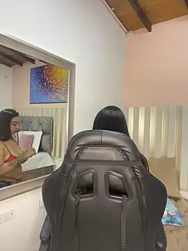 nina glow online show from 25, 5, 2026
