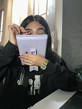 Sara Fernandez  online show from 20, 2, 2026