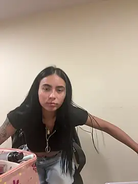 Sara Fernandez  online show from 24, 3, 2026