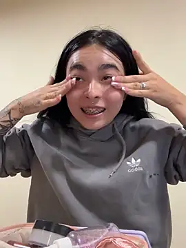 Sara Fernandez  online show from 25, 3, 2026