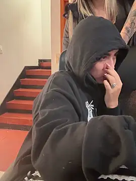 Sara Fernandez  online show from 5, 2, 2026