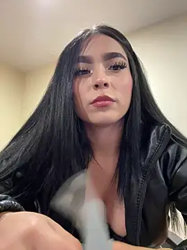 Sara Fernandez  online show from 14, 4, 2026