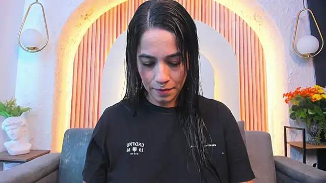 violet scott  online show from 18, 5, 2026