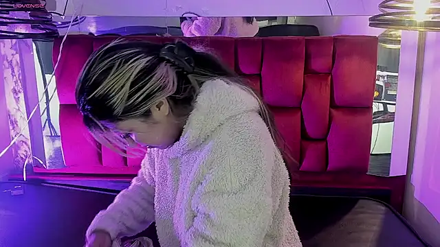 Dahiana Dmour  online show from 20, 5, 2026