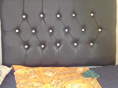 CreamyCurves online show from 7, 2, 2026