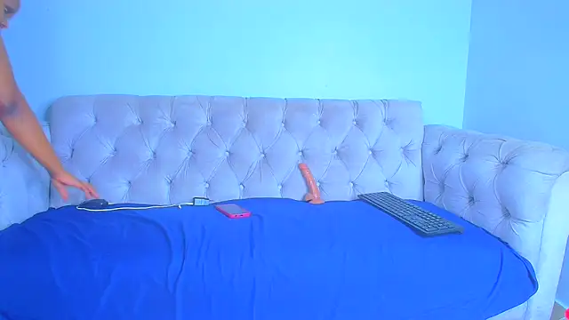 CreamyCurves online show from 12, 5, 2026