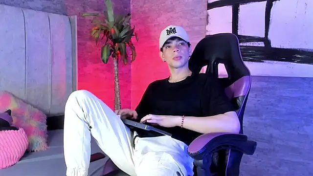 Snapshot of Elbombondelcircuit chatting on 24, 2, 2026 Elbombondelcircuit online show from 24, 2, 2026