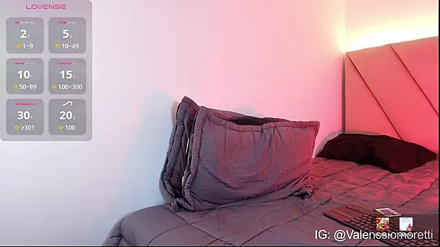 Snapshot of valenssio_moretti chatting on 23, 6, 2026 valenssio moretti online show from 23, 6, 2026