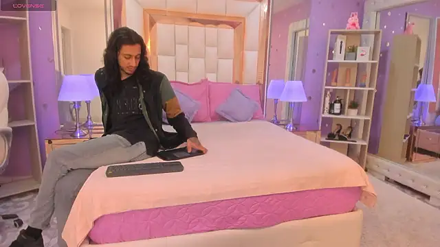 Goldentemptation  online show from 28, 3, 2026