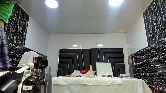 Ladyy Scarlett online show from 25, 6, 2026