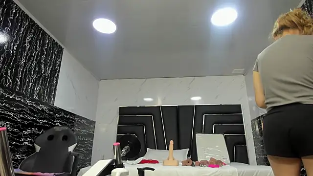 Ladyy Scarlett online show from 12, 6, 2026