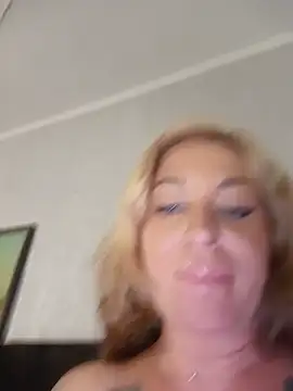 Snapshot of MiaMooly chatting on 4, 6, 2026 MiaMooly online show from 4, 6, 2026