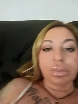 MiaMooly online show from 4, 12, 2025