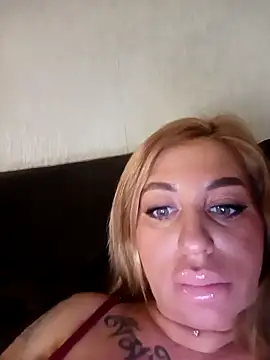 MiaMooly online show from 23, 3, 2026