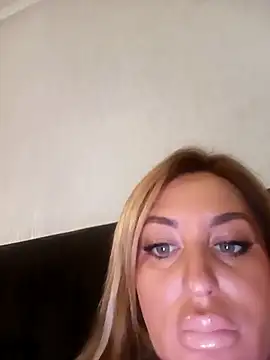 MiaMooly online show from 14, 12, 2025