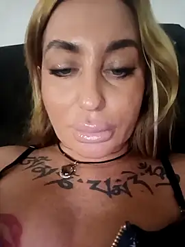 MiaMooly online show from 8, 11, 2025