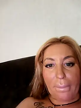 MiaMooly online show from 15, 10, 2025