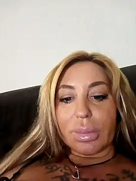 MiaMooly online show from 1, 10, 2025