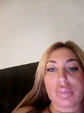 MiaMooly online show from 23, 11, 2025