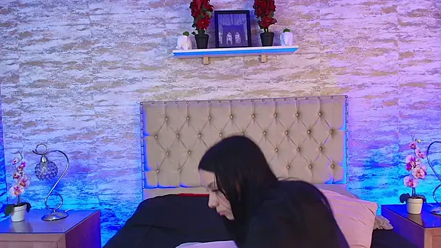 Elizabeth Ferrer online show from 17, 4, 2026