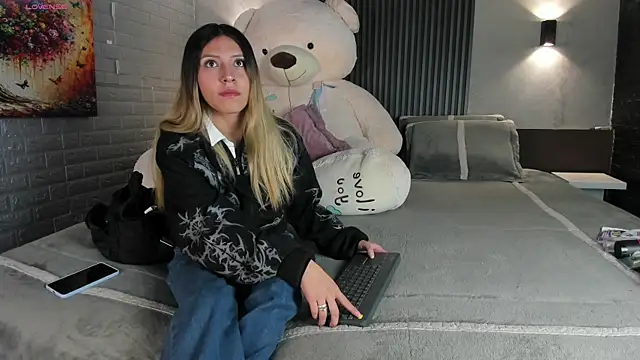 Snapshot of Magic_zahara chatting on 4, 7, 2026 Magic zahara online show from 4, 7, 2026